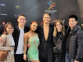 Vlad-Alexandru Visan/Nicole Sokolow (Mitte) zusammen mit Razvan Dumitrescu, Jacqueline Joos sowie Claudia und Michael Sawang - Foto: privat U21 WM-Erfolg für Visan/Sokolow